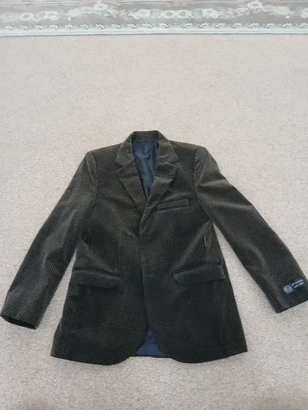 کت مخمل|لباس|قم, باغ کرباسی|دیوار