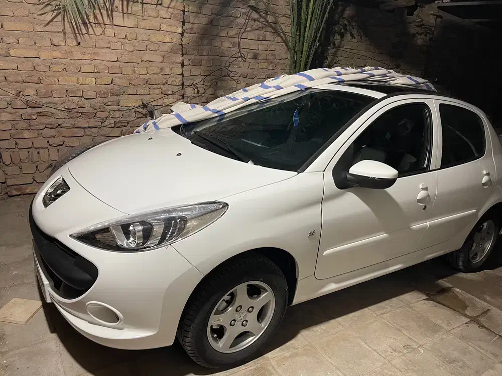 پژو ۲۰۷پاناروما خشک|خودرو سواری و وانت|کرمان, |دیوار