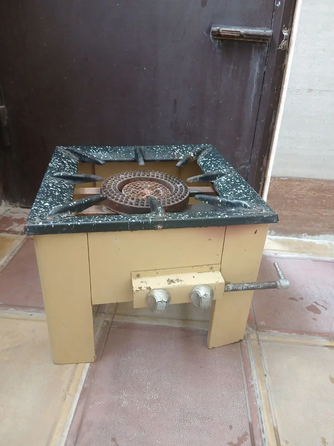 پشتی قدیمی|پشتی|دورود, |دیوار