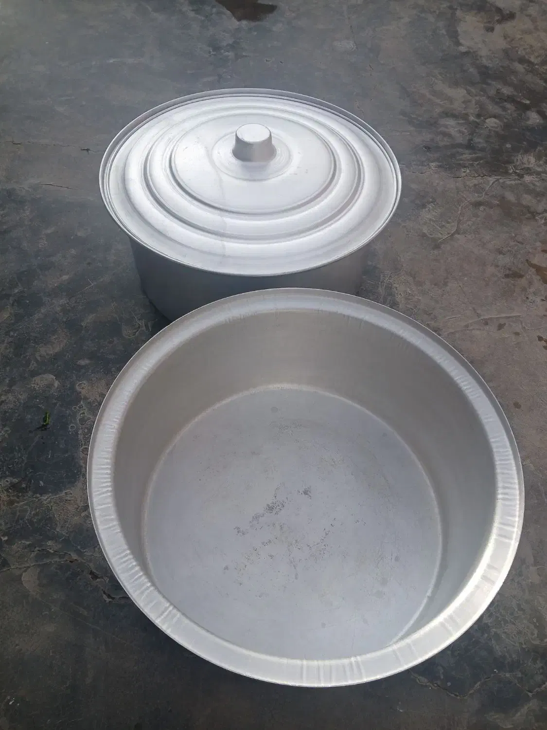 دوتا قابلمه|ظروف پخت‌وپز|مسجد سلیمان, |دیوار