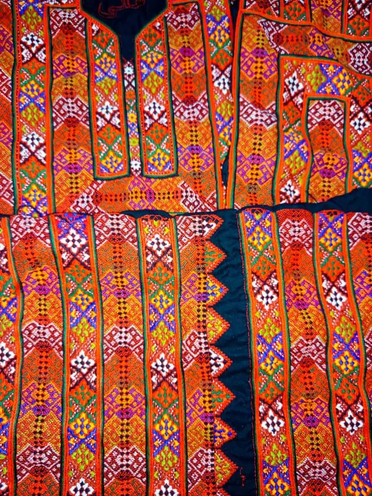 زیاستین فروشی|لباس|خاش, |دیوار