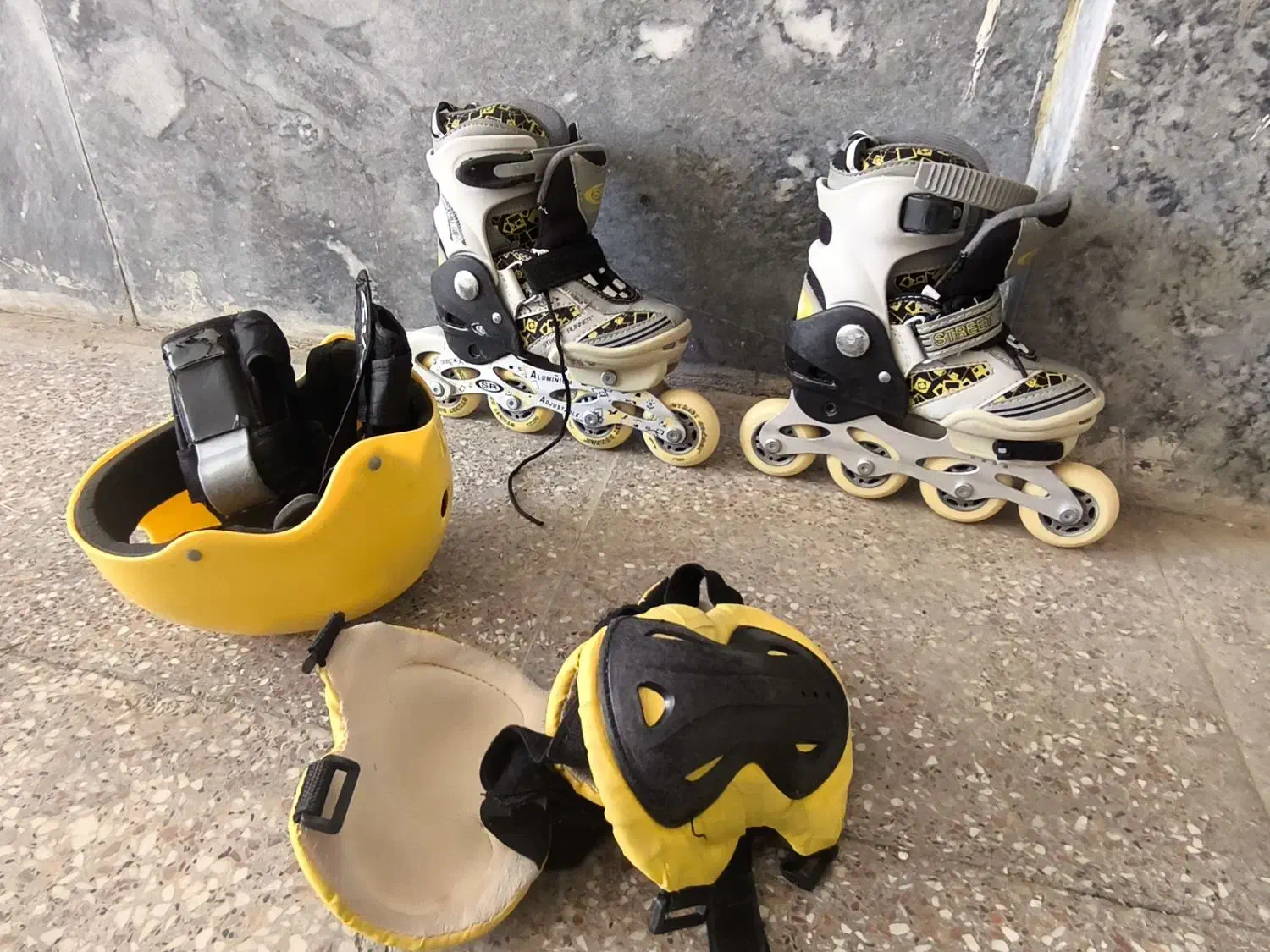 کفش اسکیت با تجهیزات کامل|دوچرخه، اسکیت، اسکوتر|قم, پردیسان|دیوار