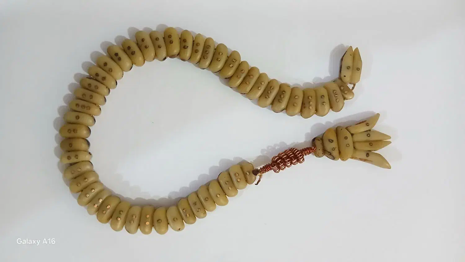 تسبیح|کلکسیون اشیاء عتیقه|بروجرد, |دیوار