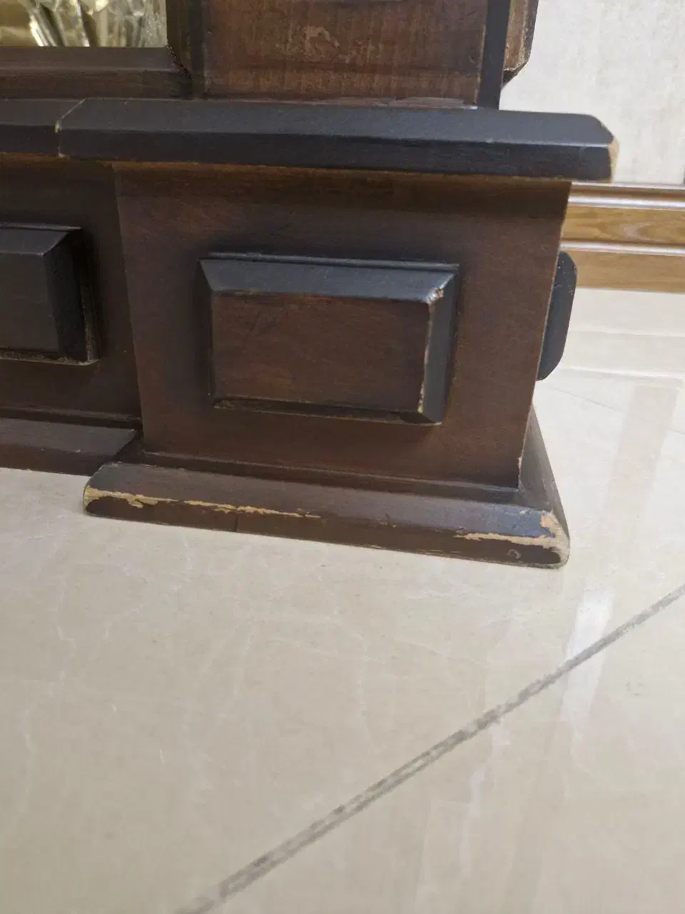 بوفه ۴ طبقه چوبی دارای آیینه و هالوژن|بوفه، ویترین، کنسول|تهران, مهران|دیوار