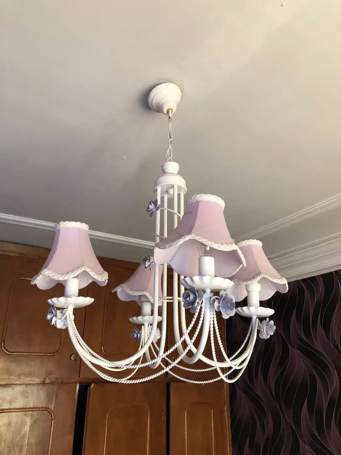 سه عدد لوستر|لوستر و چراغ آویز|رشت, چمارسرا|دیوار