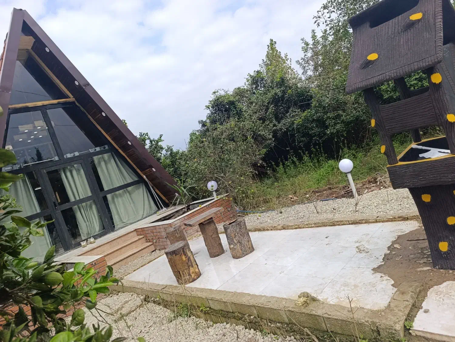 کلبه سوئیسی جنگلی ۱ خوابه. ویو ابدی رویایی، بهشت|اجارهٔ کوتاهمدت ویلا و باغ|عباسآباد, |دیوار