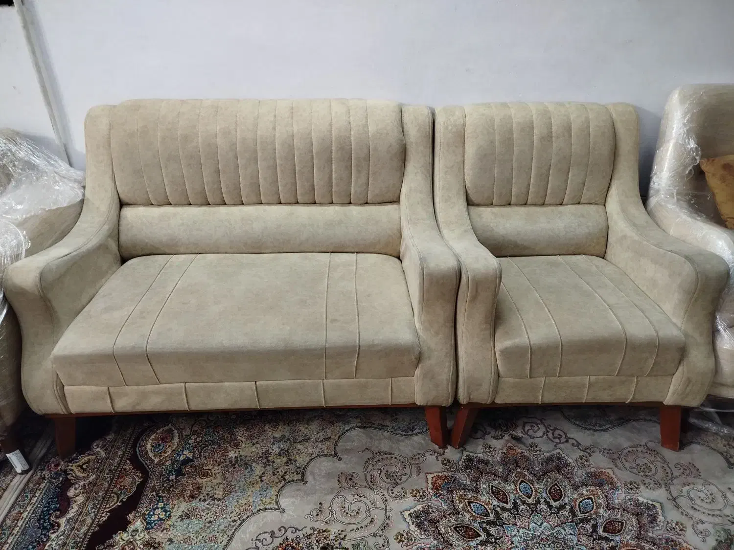 مبل ۷ نفره کرم رنگ|مبلمان خانگی و میز عسلی|پاکدشت, خاتون آباد|دیوار