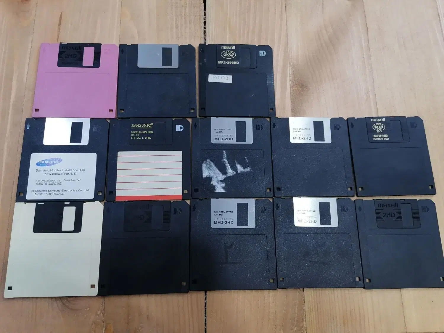 تعدادی فلاپی دیسک|قطعات و لوازم جانبی رایانه|سیاهکل, |دیوار