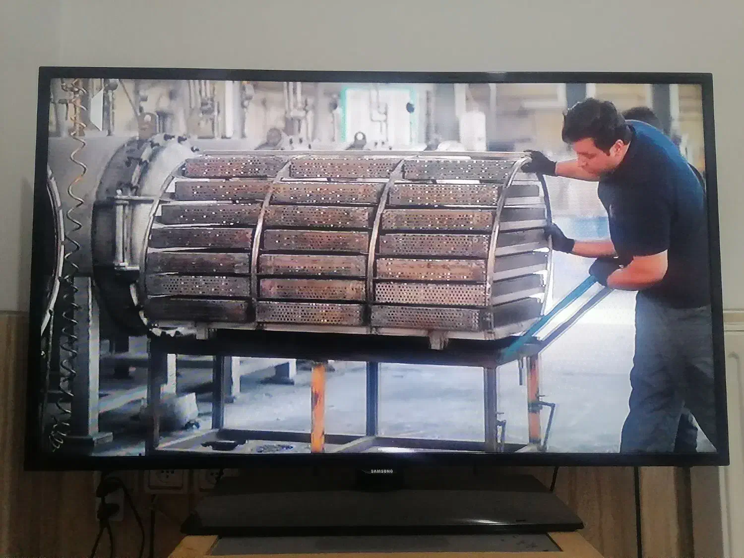 تلوزیون ال ای دی سامسونگ 46 فول اچ دی LED SAMSUNG|تلویزیون و پروژکتور|زرقان, |دیوار