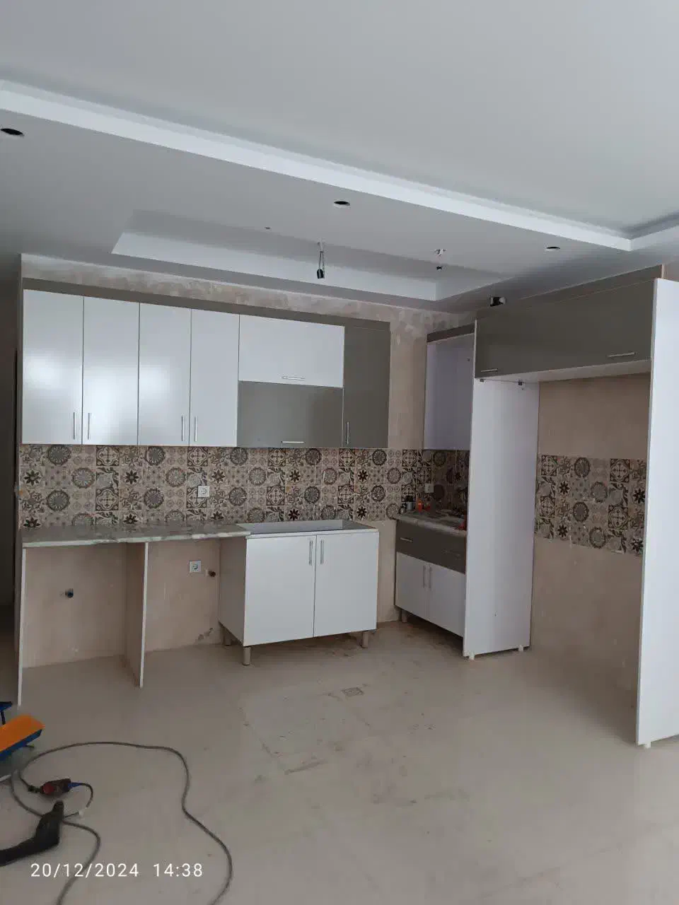 نصاب قرنیز و سقف کاذب کابینت نو و دست دوم|خدمات پیشه و مهارت|مشکین‌دشت, |دیوار