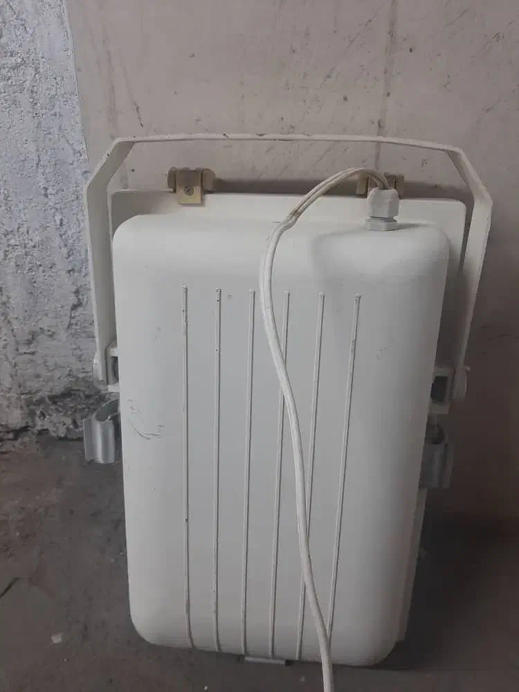 پروژکتور|تلویزیون و پروژکتور|ری, علایین|دیوار