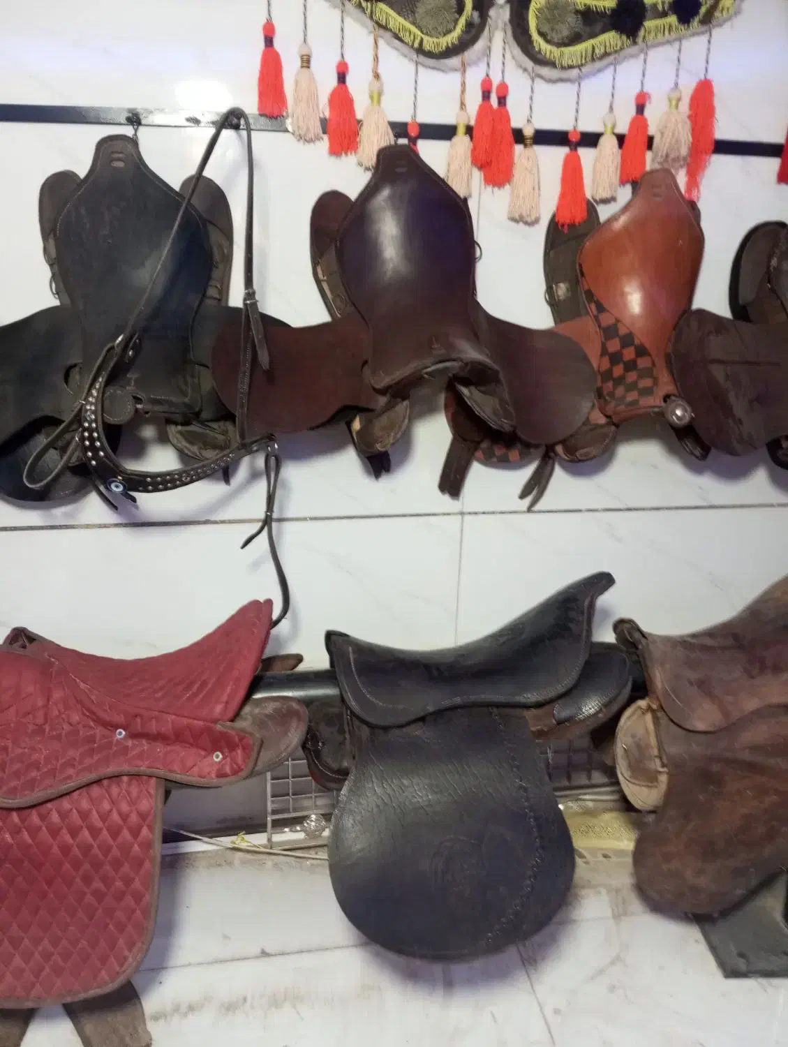 تجهیزات اسب|اسب و تجهیزات اسب‌سواری|قدس, شهر‌قدس|دیوار