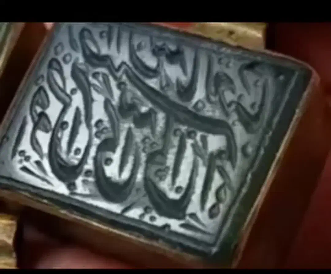 گردنبند کهنه|جواهرات|قم, امامزاده ابراهیم|دیوار