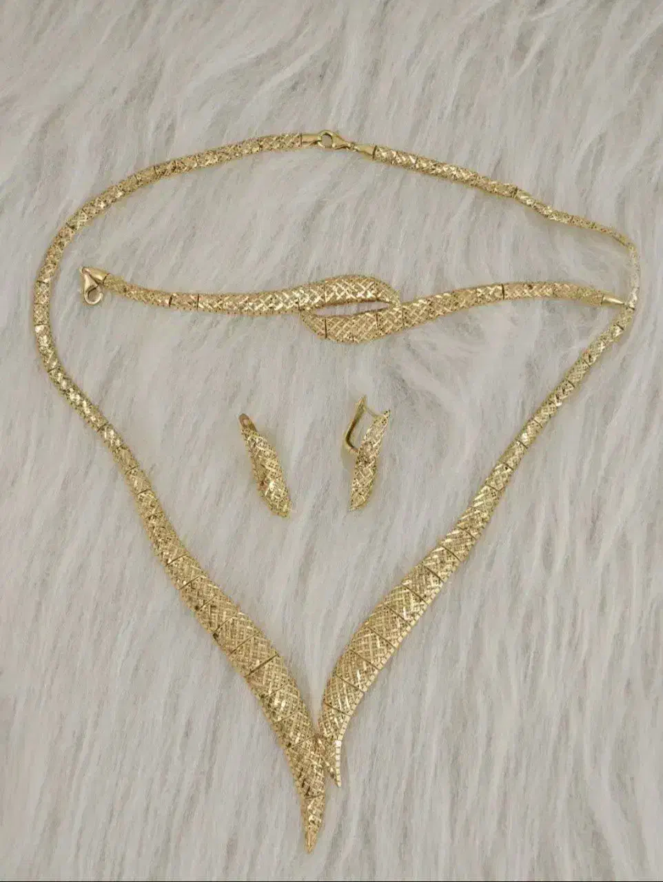 یک سرویس طلا نو و با کیفیت|جواهرات|نیشابور, شهرک قدس|دیوار