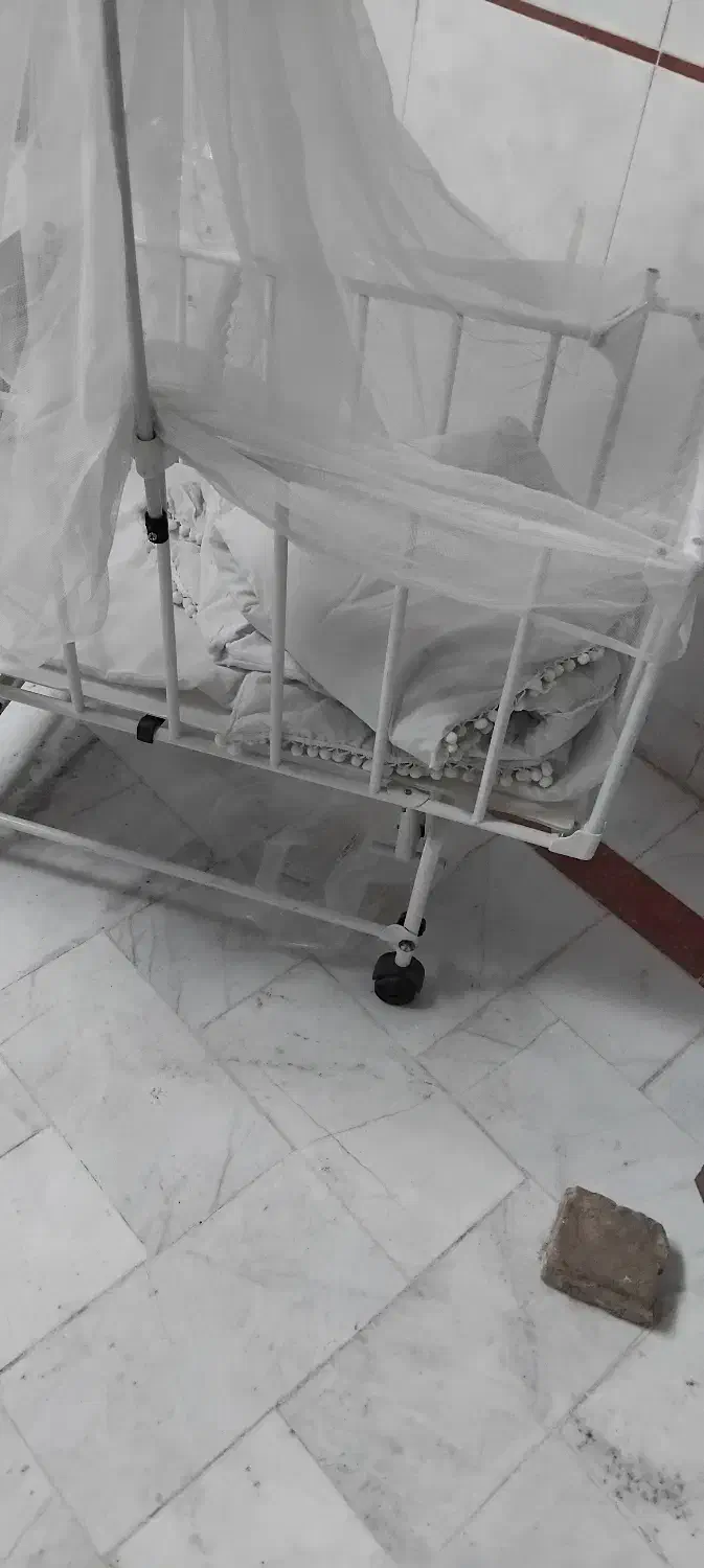 گهواره بچه|تخت و سرویس خواب|اصفهان, تخت فولاد|دیوار