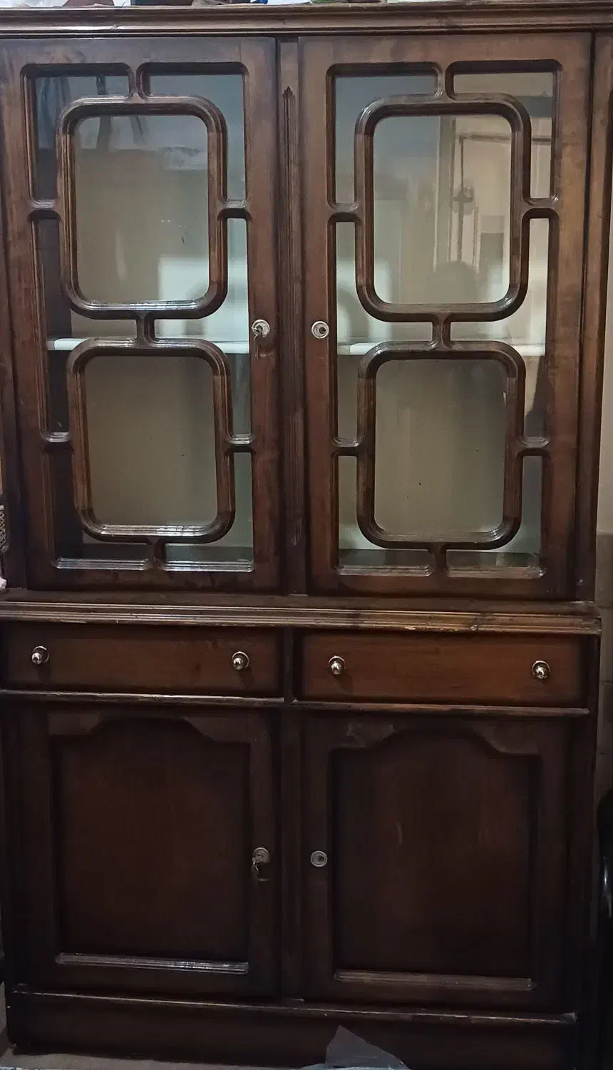 ویترین قدیمی|بوفه، ویترین، کنسول|شاهین‌شهر, اقبال لاهوری|دیوار