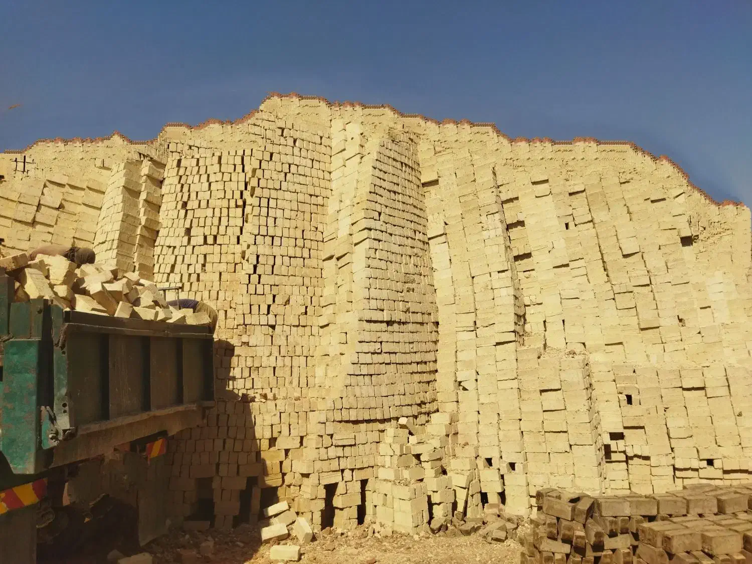 توزیع و پخش آجر فشاری و ماسه|مصالح و تجهیزات ساختمان|قم, جمکران|دیوار