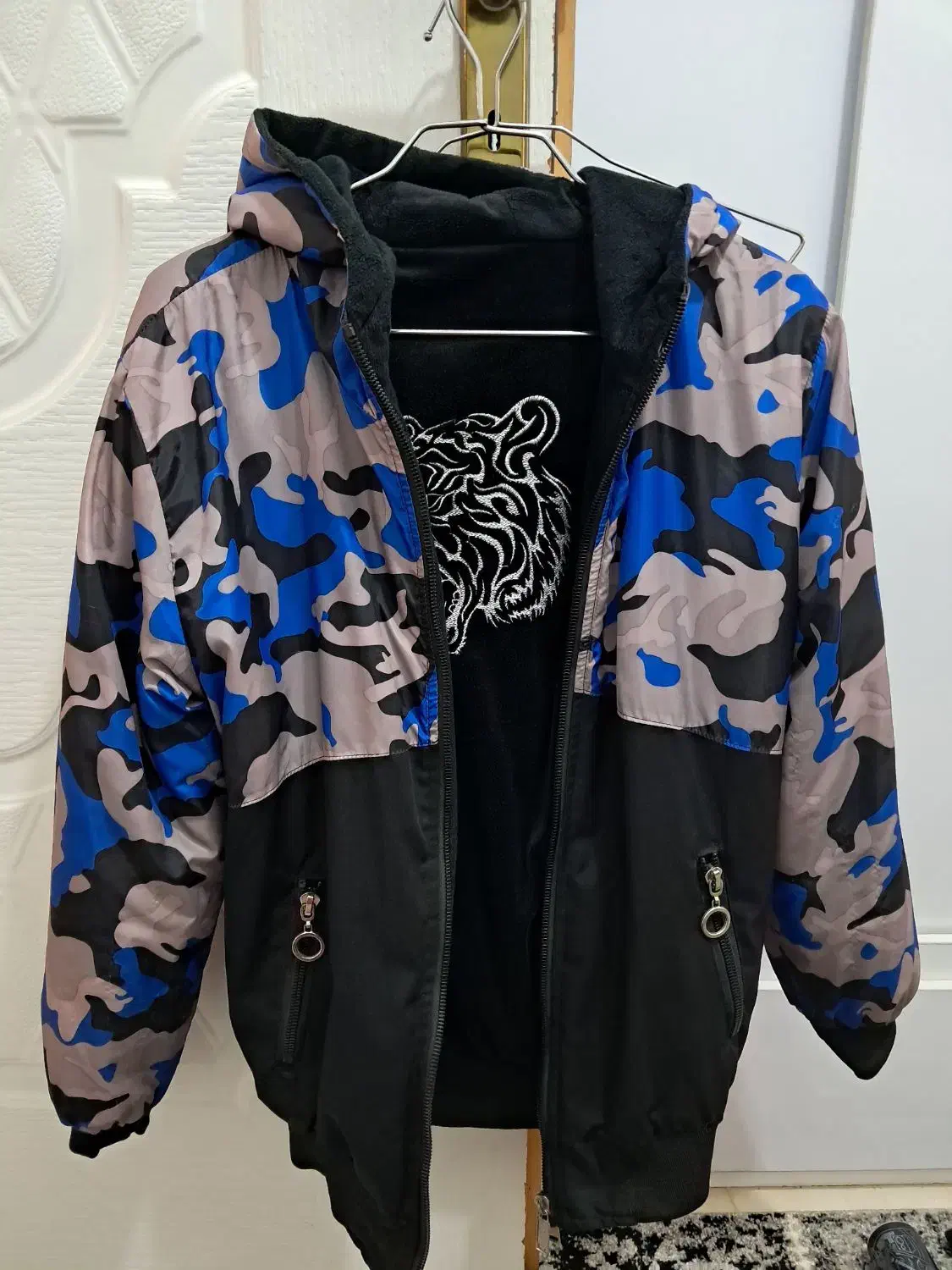 کاپشن|لباس|قائم‌شهر, |دیوار