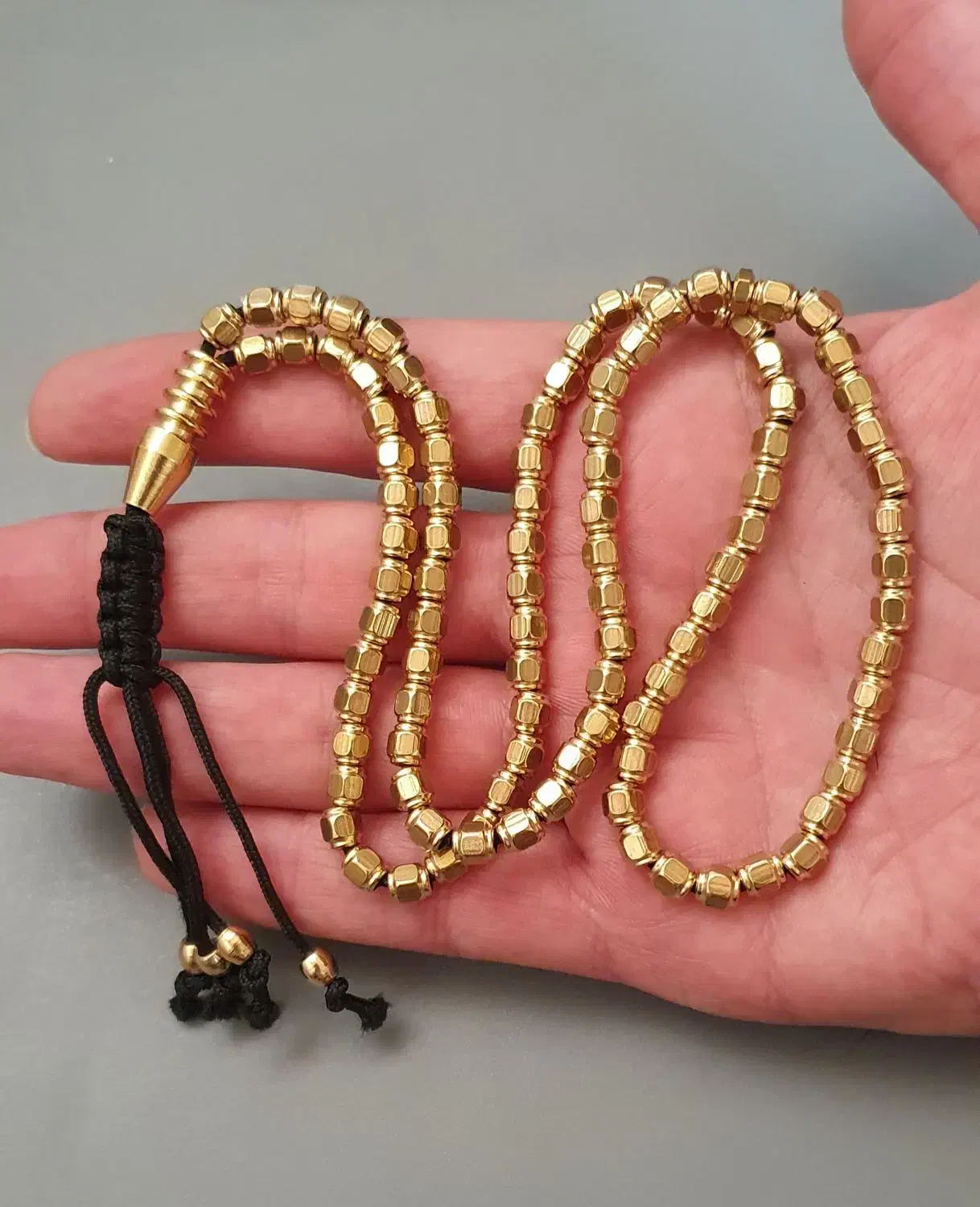 تسبیح فلز برنجی طلایی ۱۰۱دانه رنگ ثابت شش وجهی|بدلیجات|تهران, فلسطین (میدان انقلاب)|دیوار