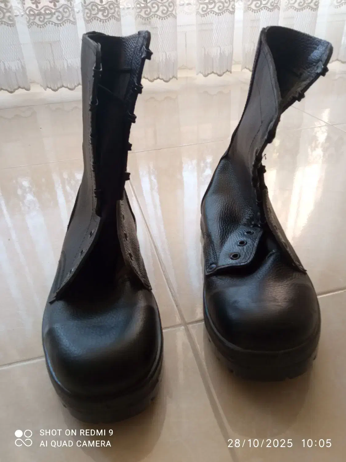 پوتین سربازی|کیف، کفش، کمربند|مبارکه, |دیوار