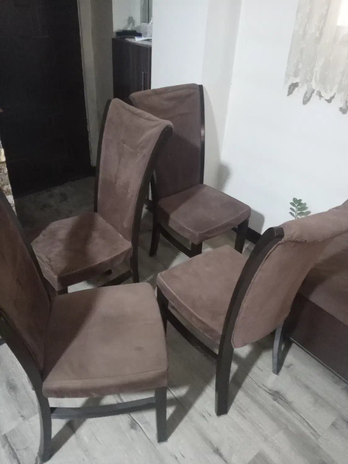 فروش ۴ عدد صندلی چوبی|میز و صندلی غذاخوری|قائم‌شهر, |دیوار