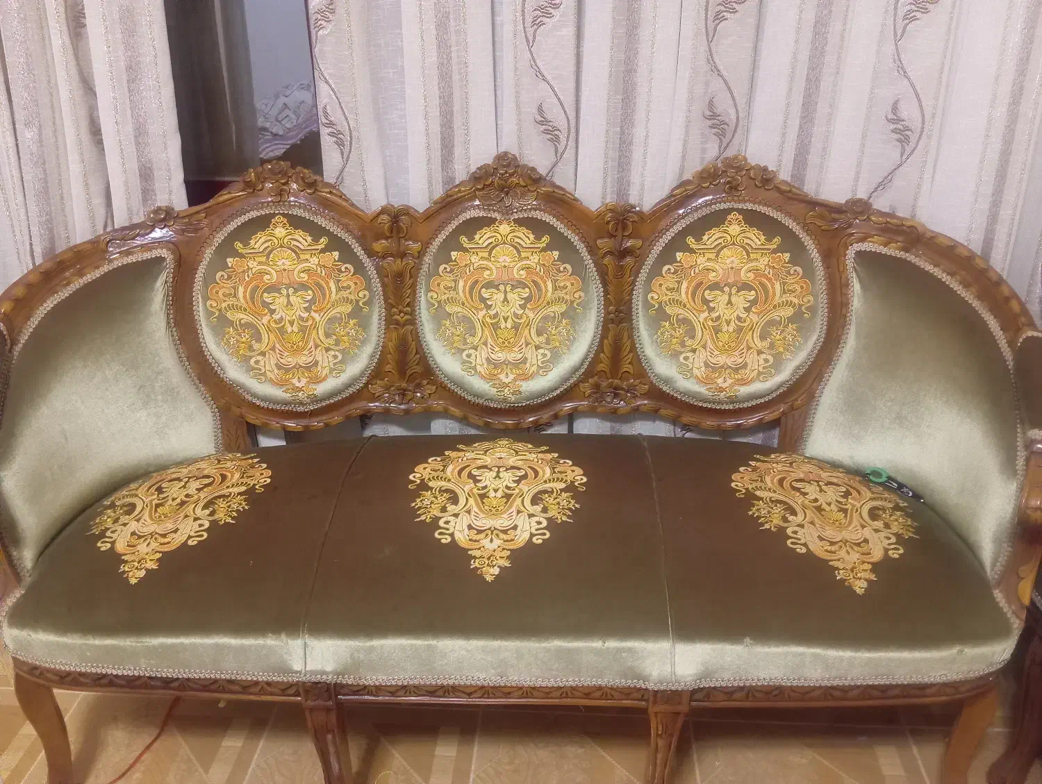 مبل طرح کلاسیک و استیل با روکش مخمل صدری|مبلمان خانگی و میز عسلی|رامسر, |دیوار