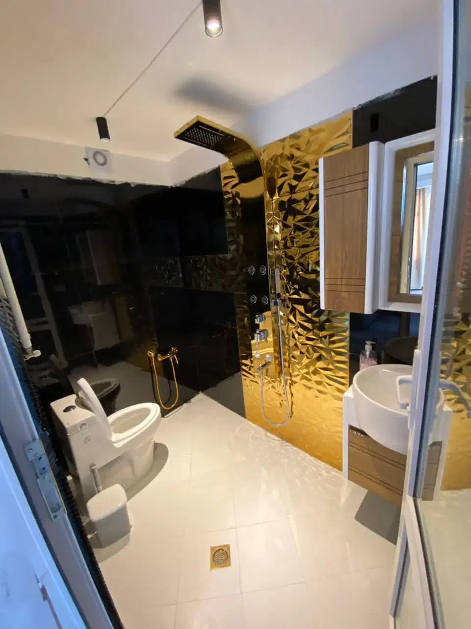 ویلاباغ جنگلی۵۰۰زمین۳۰۰بناجذاب شاهکاری در*مهراباد*|فروش خانه و ویلا|رودهن, |دیوار