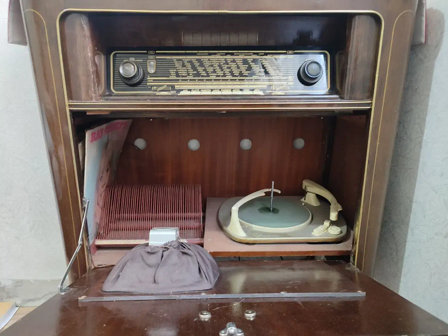 رادیو گرام قدیمی|کلکسیون اشیاء عتیقه|کرج, عظیمیه|دیوار