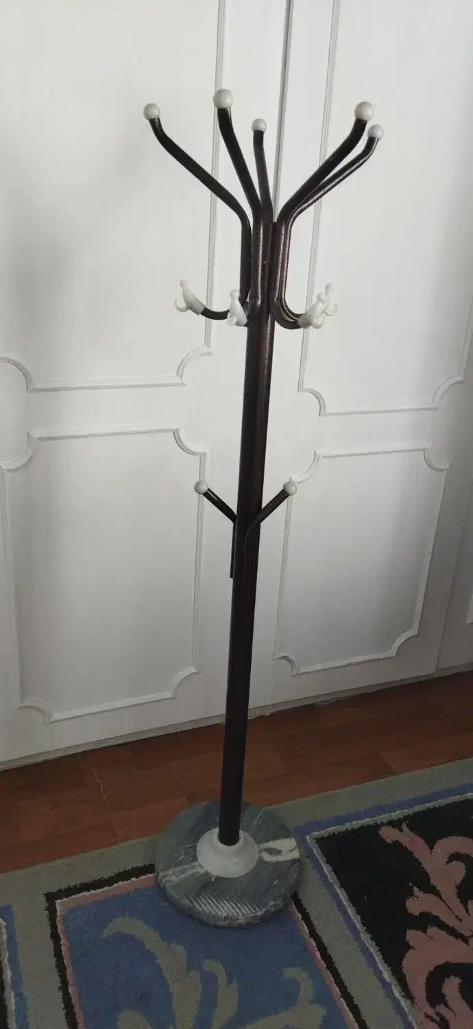 چوب لباسی کاملا سالم و نو|بندرخت و رخت‌آویز|شیراز, اصلاح‌نژاد|دیوار