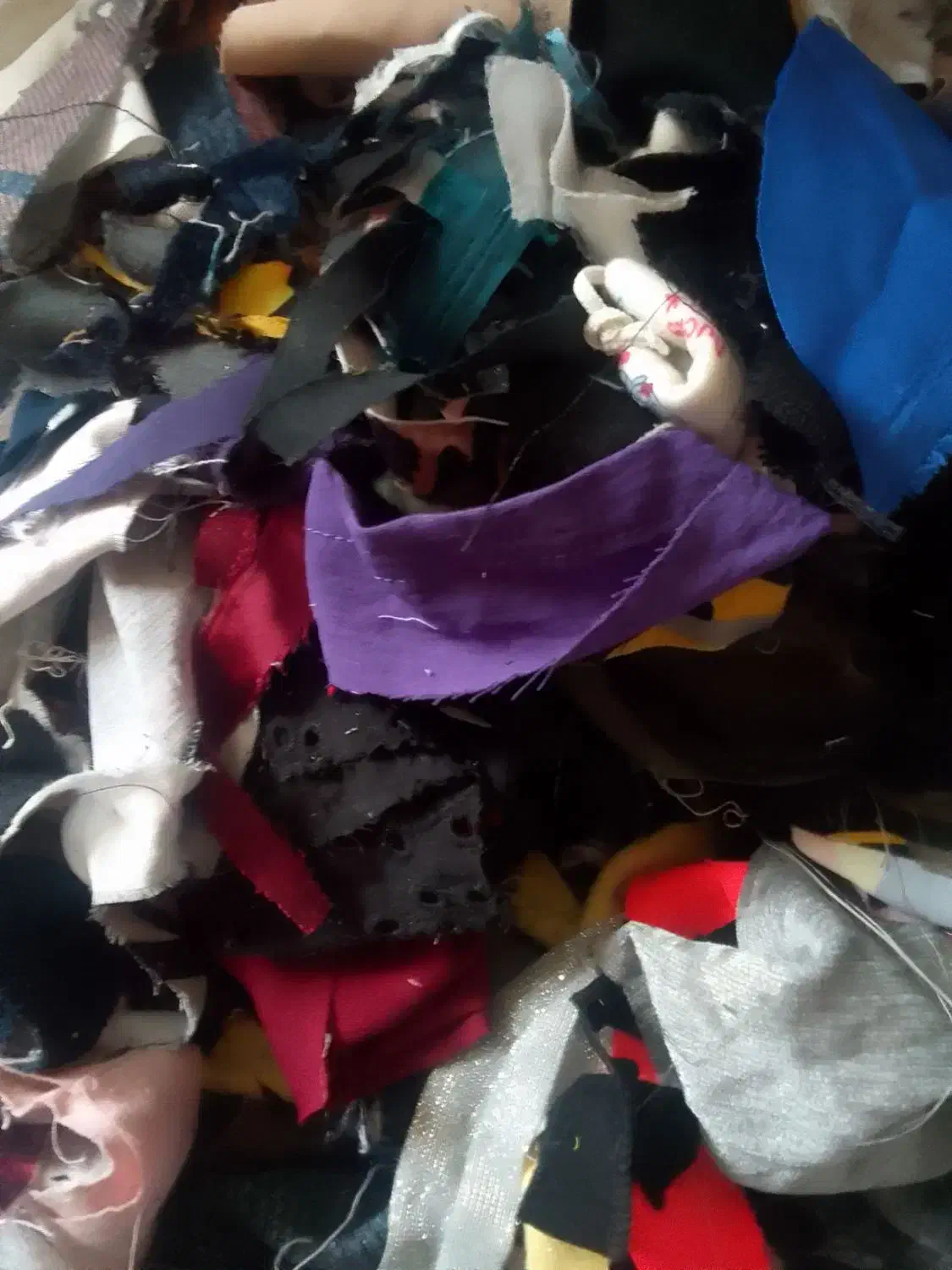 خرده پارچه|لباس|شاهین‌شهر, عطار|دیوار