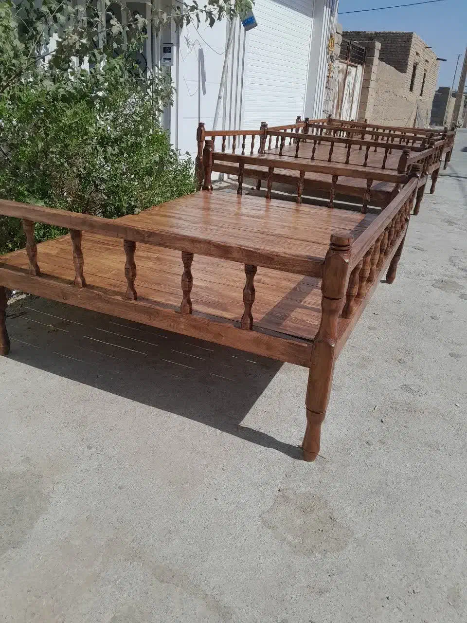 تولیدی تخت سنتی و شاهنشین تمام چوب چنار|مبلمان خانگی و میز عسلی|مهریز, |دیوار