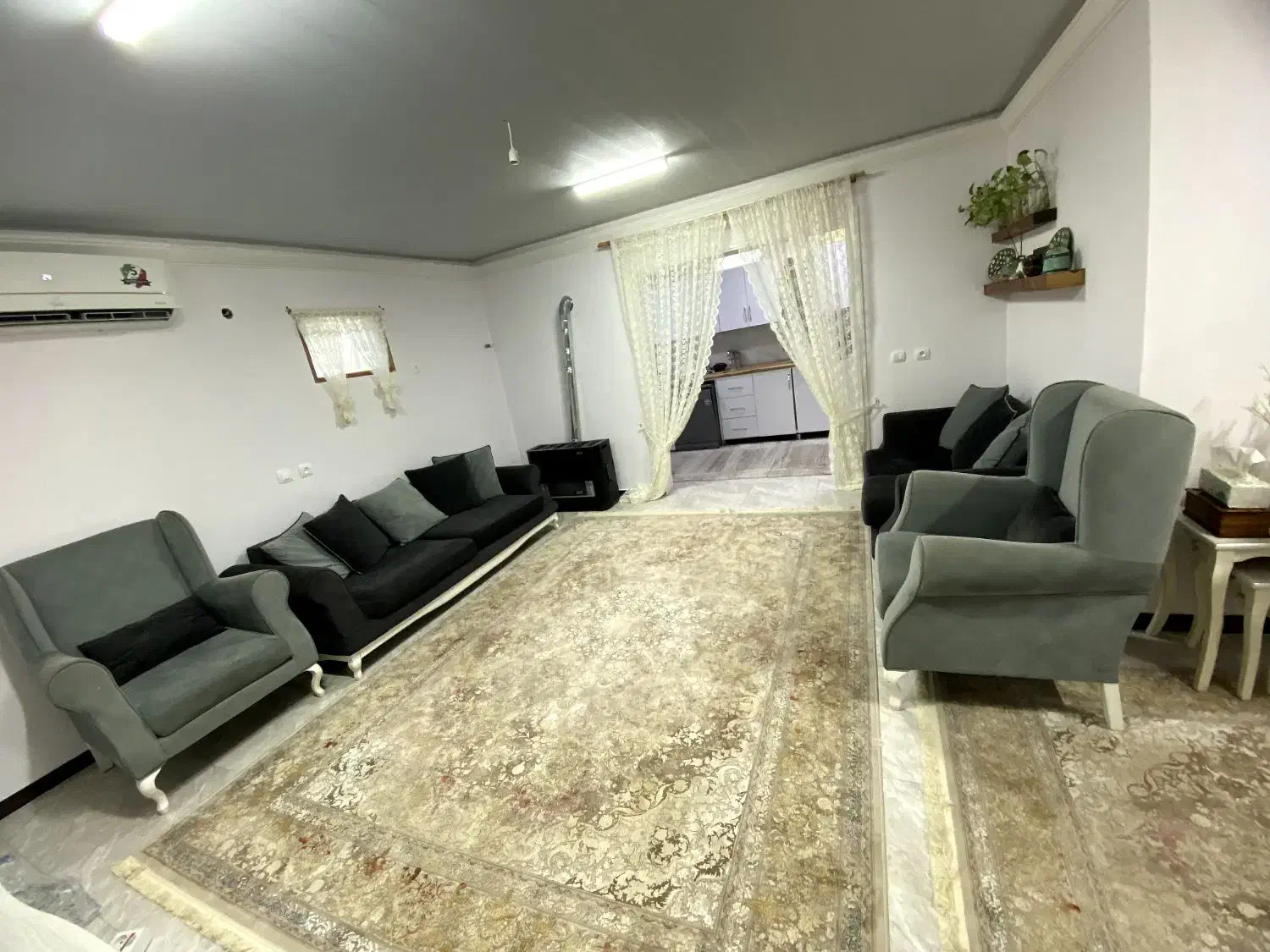 مبل هفت نفره دست دوم|مبلمان خانگی و میز عسلی|رشت, نیروی دریایی|دیوار