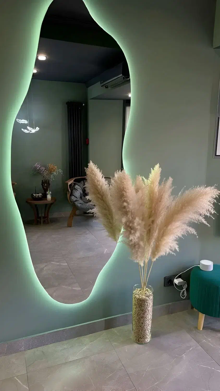 آینه back|آینه|خرمآباد, |دیوار