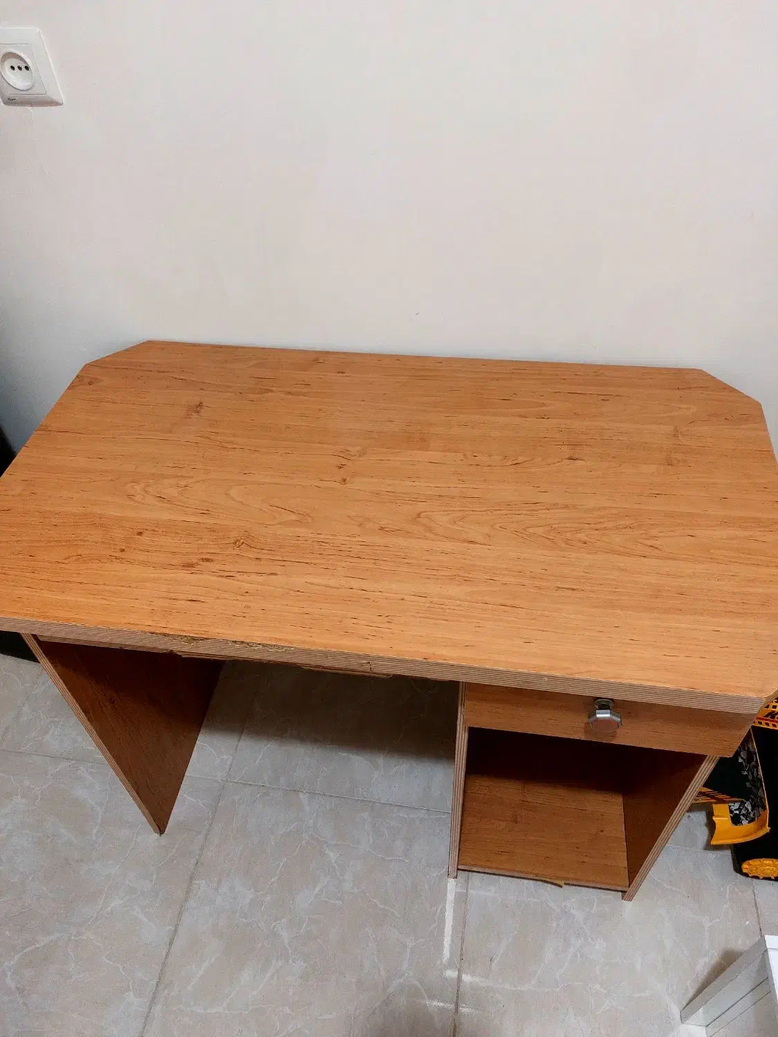 میز تحریر و کامپیوتر کاملا سالم|میز تحریر و کامپیوتر|کیاشهر, |دیوار