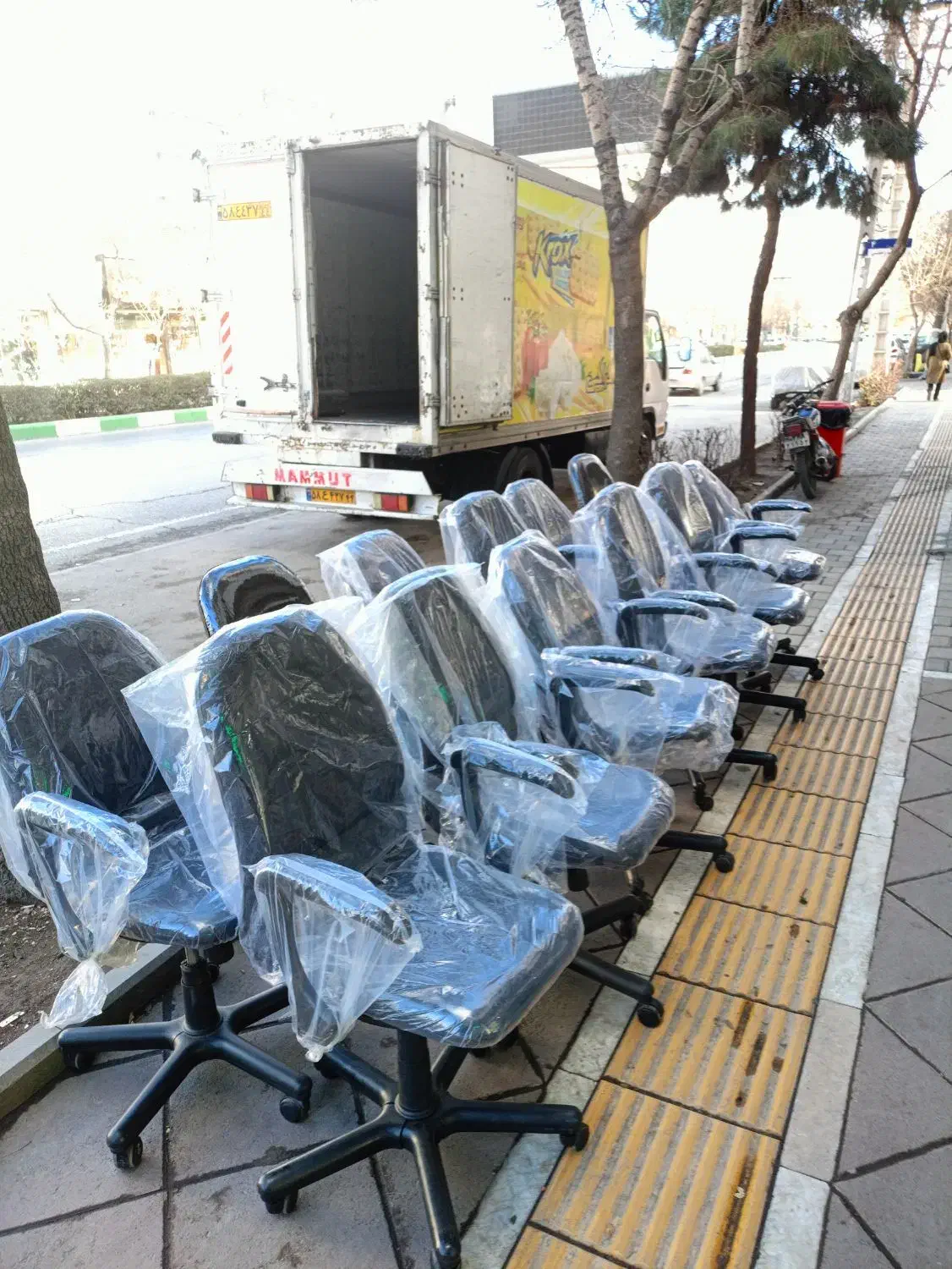 صندلی اداری یک شکل.خرید عمده وتکی با ضمانت|مبلمان اداری|مشهد, شهید مطهری|دیوار