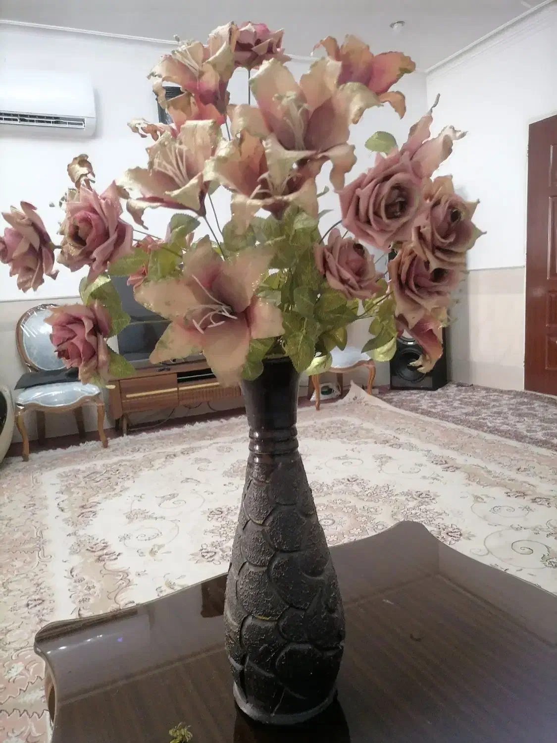 گلدان سالم بدون شکستگی به همراه گل|صنایع دستی و سایر لوازم تزئینی|قم, چهل درخت‎|دیوار