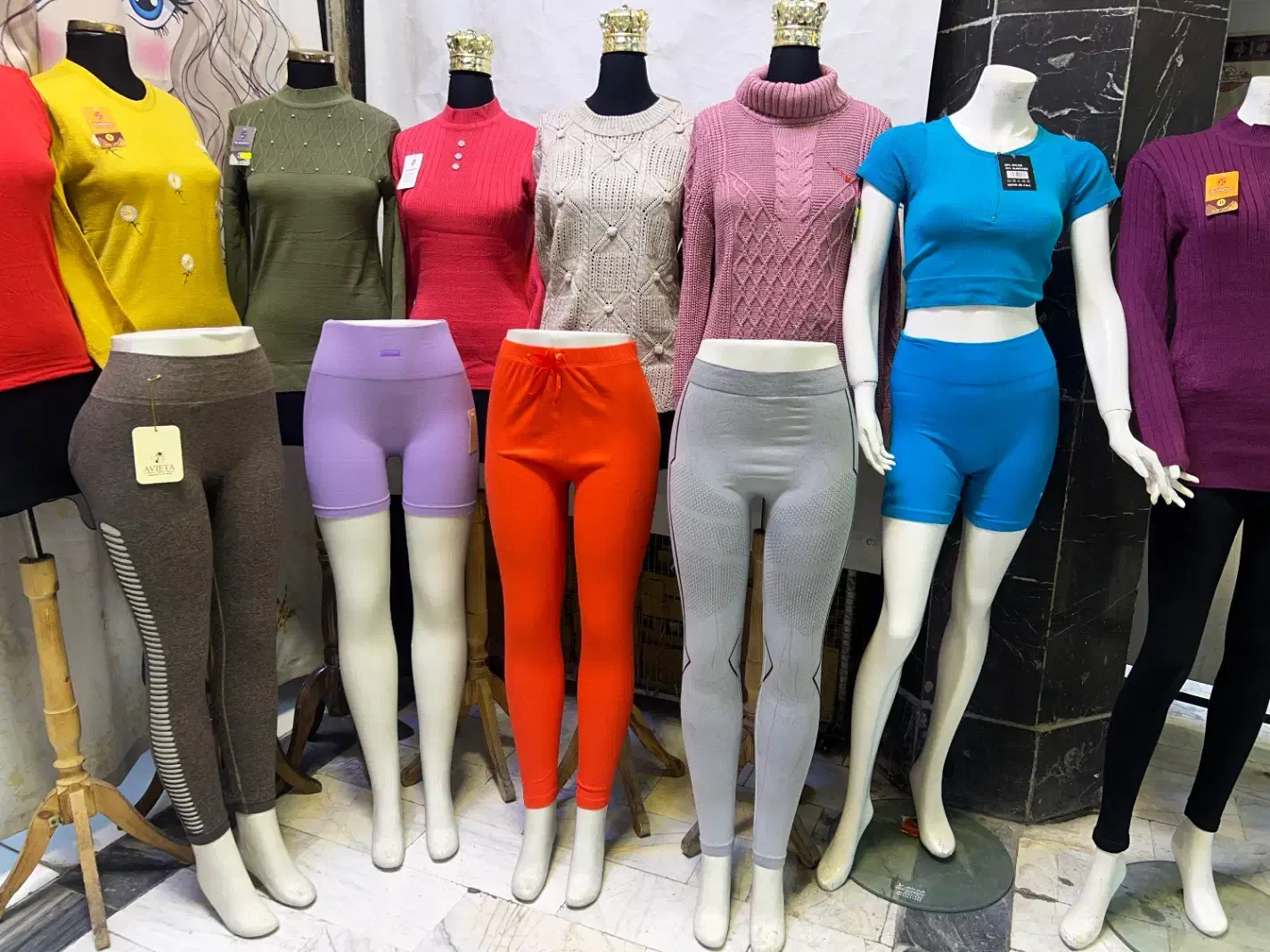 مانکن زنانه|فروشگاه و مغازه|ری, سرتخت|دیوار