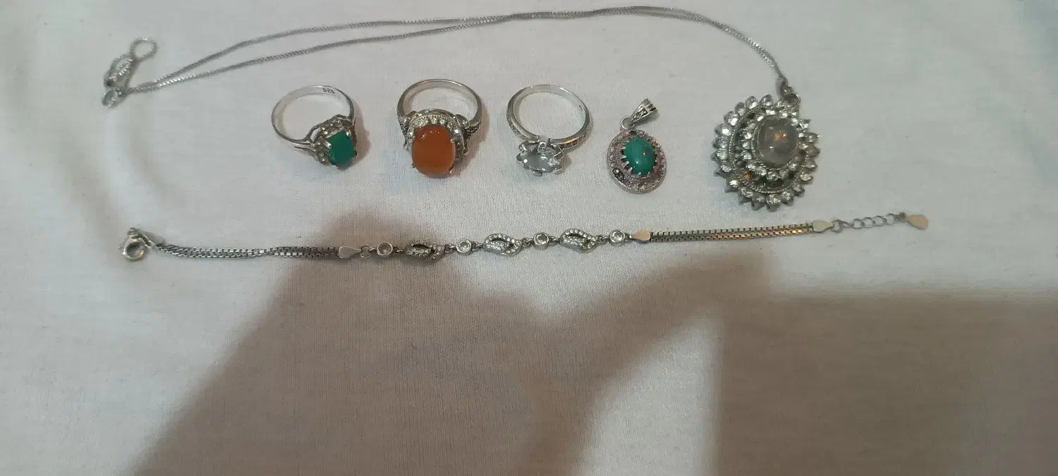 چند عدد انگشتر ودو پلاک ویک زنجیر ویک دستبند  نقره|جواهرات|کرمان, |دیوار