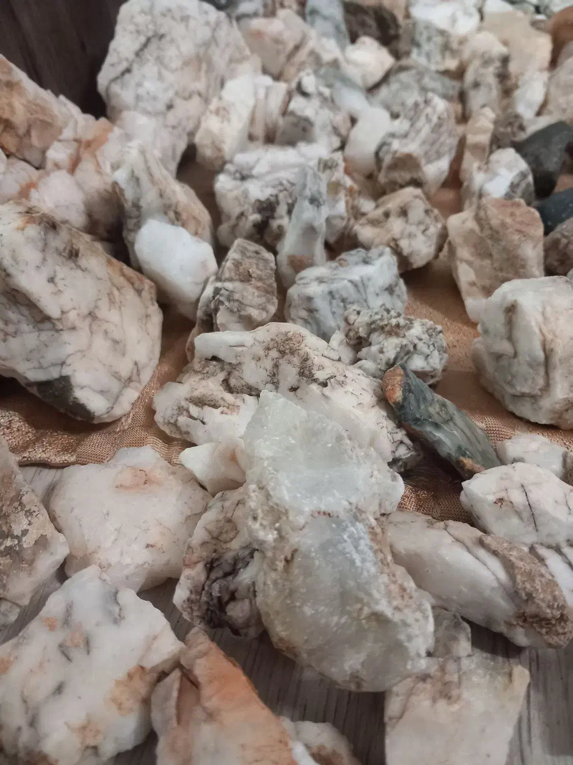 سنگ قیمتی|بدلیجات|شیراز, کوشک میدان|دیوار