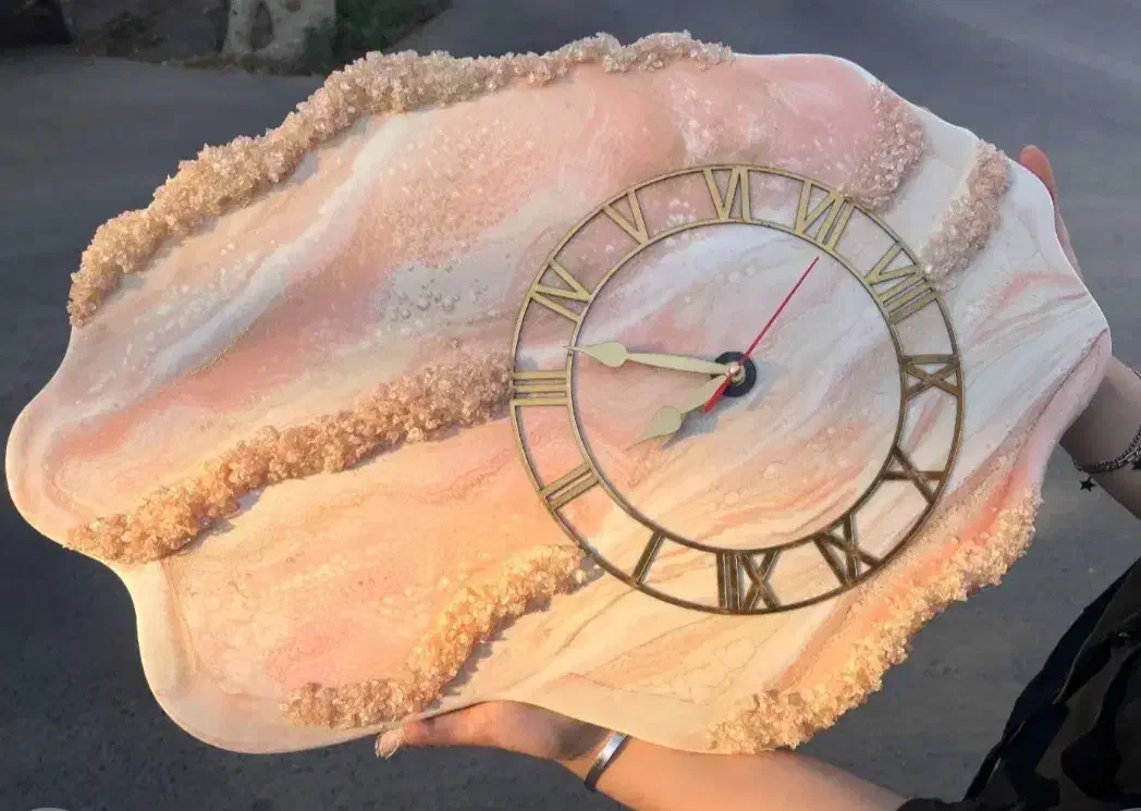 ساعت رزینی طرح روسی لوکس طلایی، گلبهی و سفید|ساعت دیواری و تزئینی|کرج, گوهردشت|دیوار