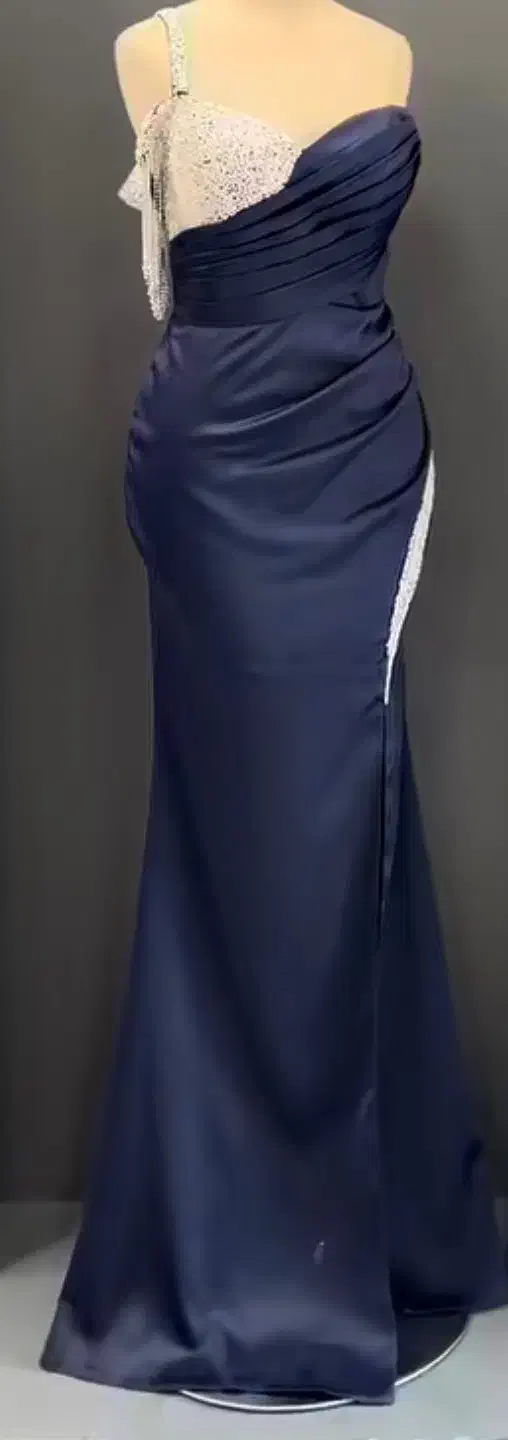 لباس مجلسی|لباس|صومعهسرا, |دیوار