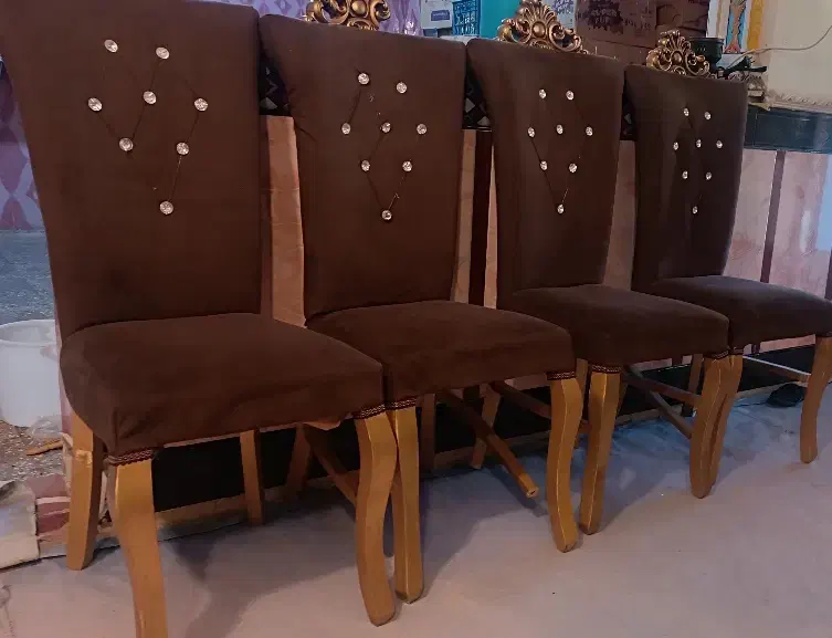 8عددصندلی نشیمن کاملن خوب وسالم. ولی پایه ها لق|میز و صندلی غذاخوری|باوی, |دیوار