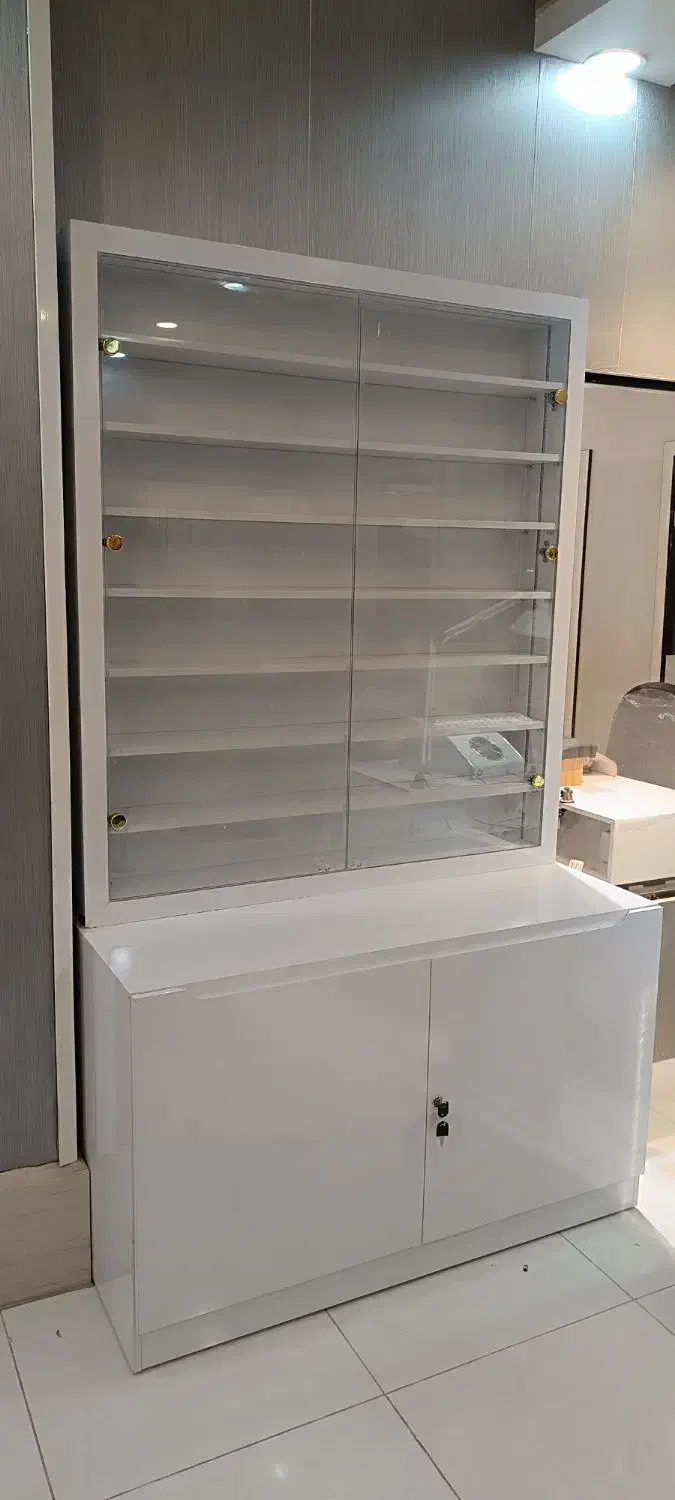 استند استفاده نشده|آرایشگاه و سالنهای زیبایی|اصفهان, باغ زیار|دیوار