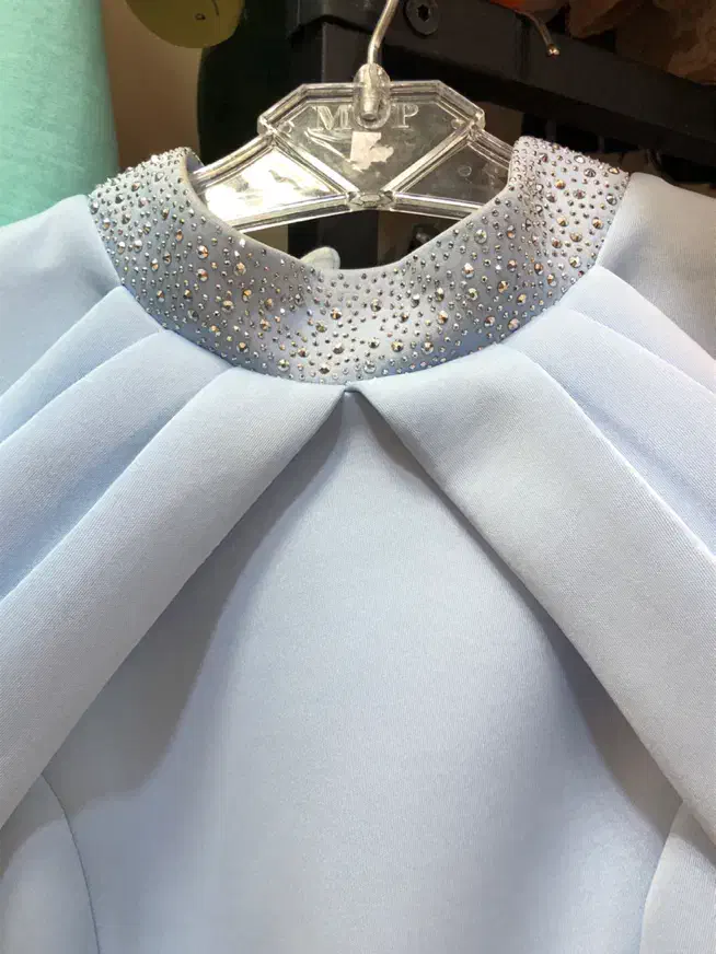 لباس مجلسی|لباس|صدرا-فارس, فاز ۱|دیوار