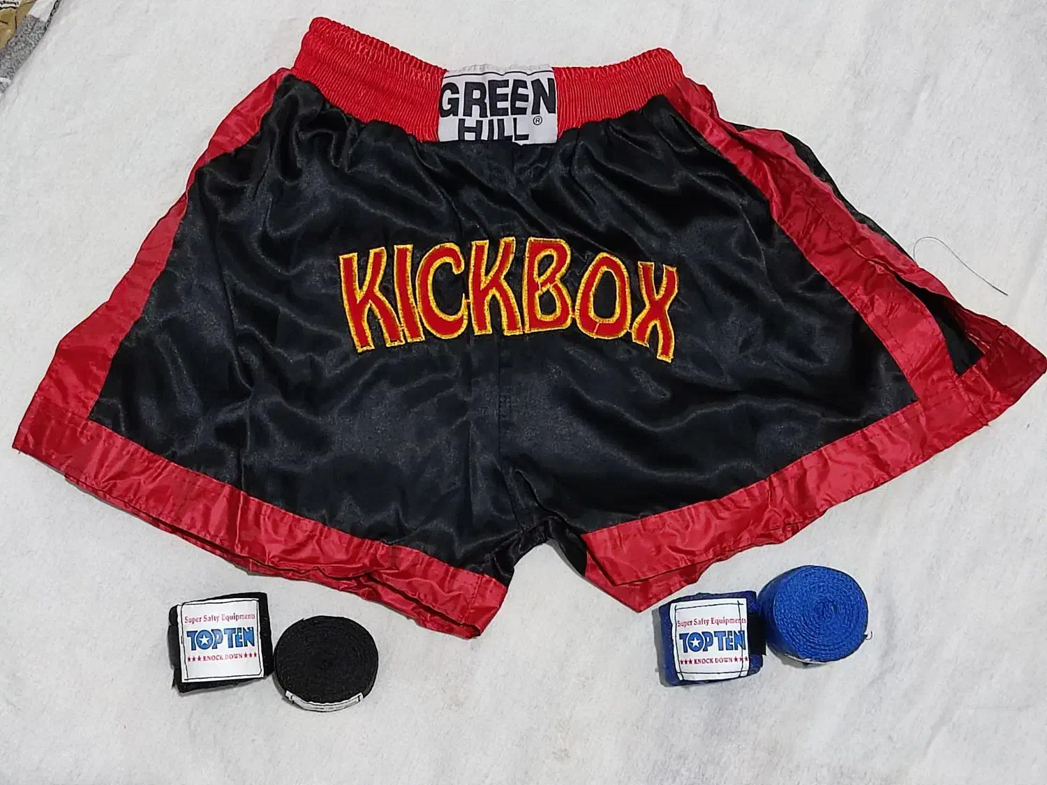 شورتک کیک بوکس|لباس|اندیشه, اندیشه فاز ۱|دیوار