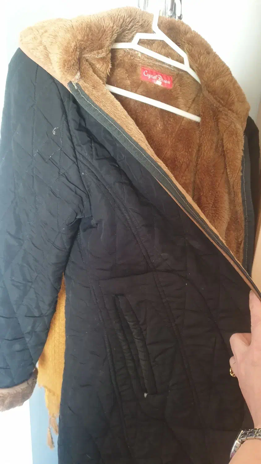 کاپشن گرم نرم|لباس|شیراز, چوگیاه‎|دیوار