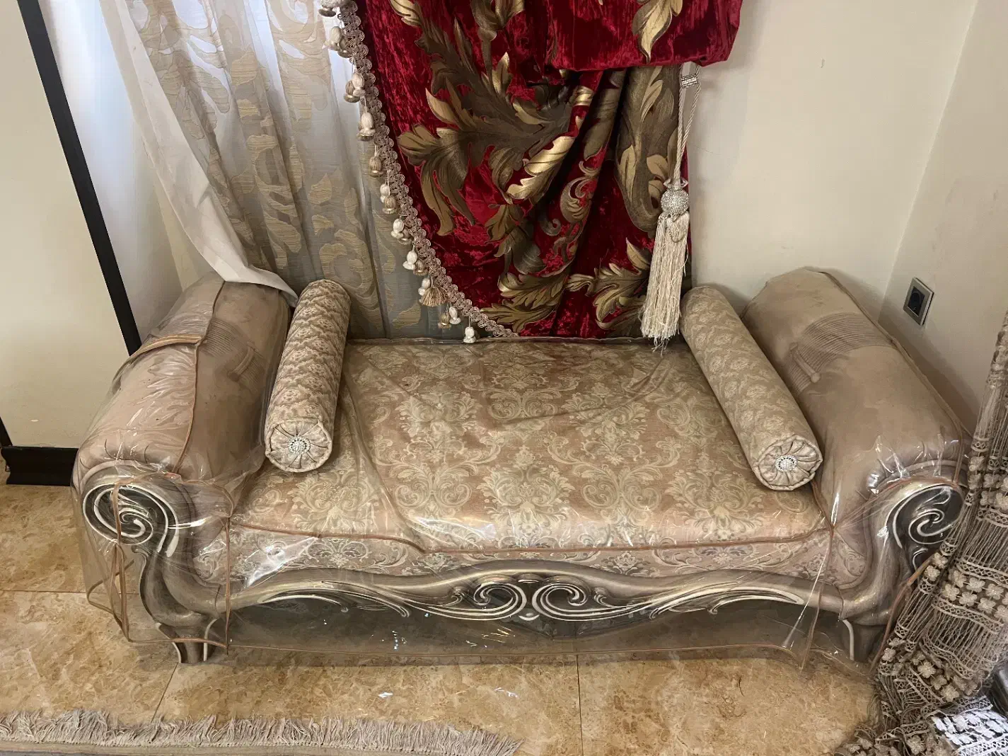 فروش کامل دو دست مبل و میز غذاخوری|مبلمان خانگی و میز عسلی|شیراز, قدوسی غربی|دیوار
