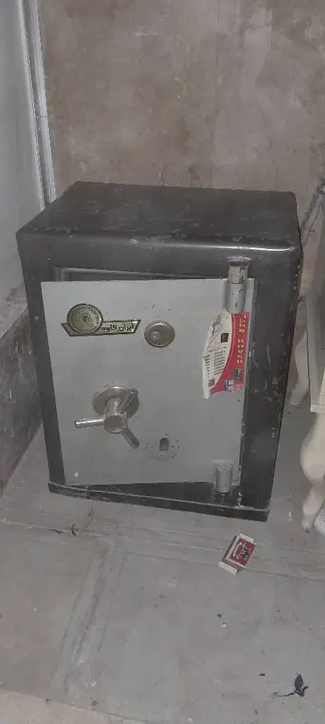 ویترین پالتویلدایی چادرماشین سنتی فرش گاو صندوق|ظروف سرو و پذیرایی|مشهد, امیر|دیوار