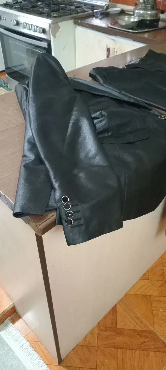 کت وشلوار درحدنوسایزتقریبا ایکس لارج|لباس|قدس, شهر‌قدس|دیوار