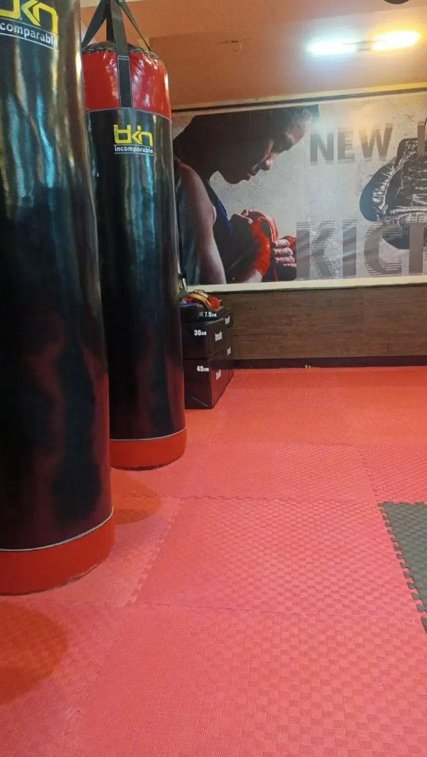 باشگاه ورزشی . هوازی ،رزمی|اجارهٔ کوتاهمدت دفتر کار و فضای آموزشی|مشهد, آزادشهر|دیوار